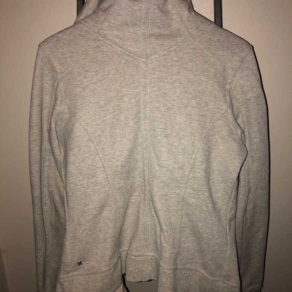 Lululemon zip up sweatshirt size 10 gray - Picture 4 of 5